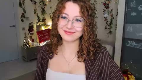 Snapshot of sereneflame chatting on 12.14.25 Ophelia online show from 12.14.25