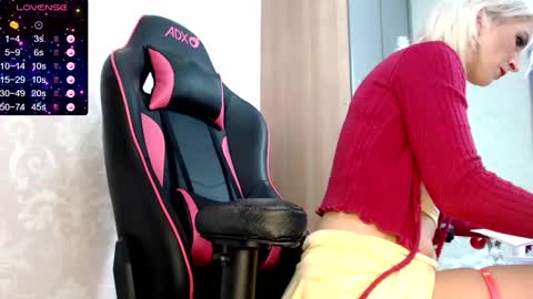 Snapshot of serenexxmilf chatting on 12.20.24 serenexx  your MILF online show from 12.20.24