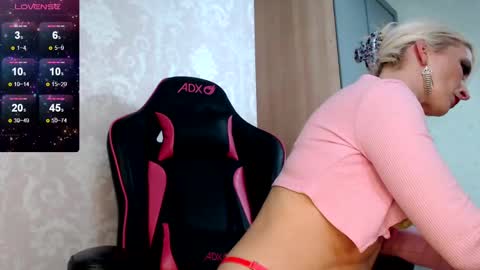 Snapshot of serenexxmilf chatting on 12.21.24 serenexx  your MILF online show from 12.21.24