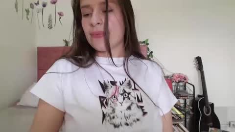 Snapshot of serenity_crystal chatting on 02.01.25 serenity_crystal online show from 02.01.25