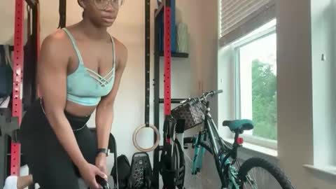 Serenity Bee   online show from 05.01.26