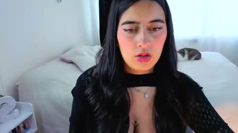 Serenna Cruz online show from 10.27.25