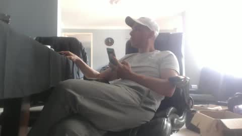 hetero serio discreto online show from 01.28.25