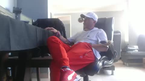 hetero serio discreto online show from 01.29.25