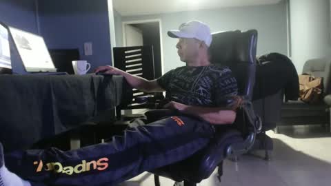 hetero serio discreto online show from 02.25.25