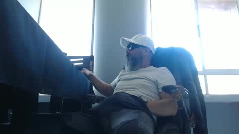 hetero serio discreto online show from 09.15.25