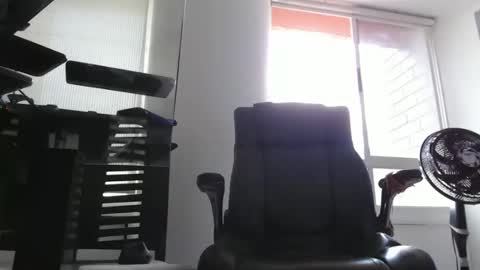 hetero serio discreto online show from 10.04.25