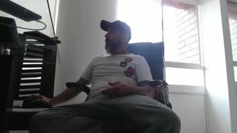 hetero serio discreto online show from 10.28.25