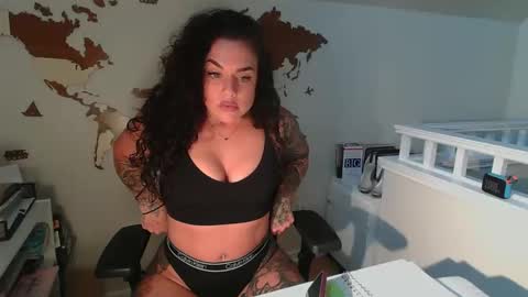 Snapshot of servegoddesszara chatting on 12.18.25 servegoddesszara online show from 12.18.25