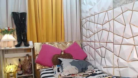 Snapshot of service_me711 chatting on 09.16.25 call me MILES online show from 09.16.25