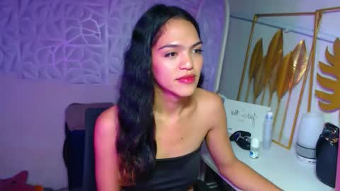 Snapshot of servicedoll18 chatting on 01.05.26 Bella online show from 01.05.26