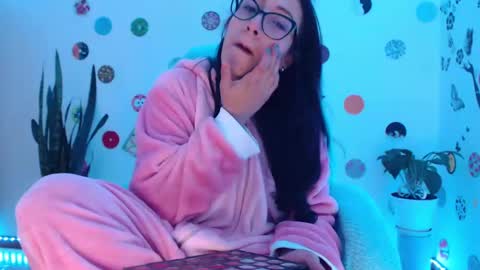 Snapshot of seuctive_woman57 chatting on 01.13.25 samy online show from 01.13.25