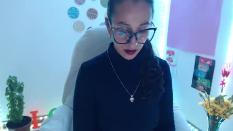Snapshot of seuctive_woman57 chatting on 12.15.25 samy online show from 12.15.25