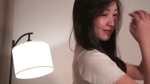 Snapshot of seulbi chatting on 03.08.25 Sana online show from 03.08.25