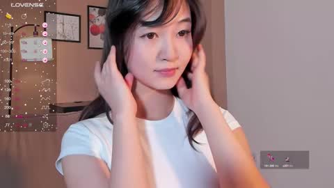 Snapshot of seulbi chatting on 09.10.25 Sana online show from 09.10.25