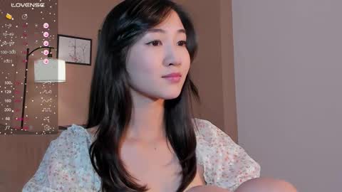 Snapshot of seulbi chatting on 09.12.25 Sana online show from 09.12.25