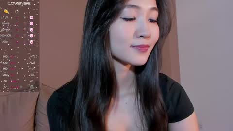 Snapshot of seulbi chatting on 09.27.25 Sana online show from 09.27.25