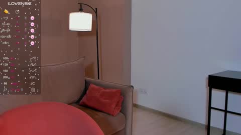 Snapshot of seulbi chatting on 09.30.25 Sana online show from 09.30.25