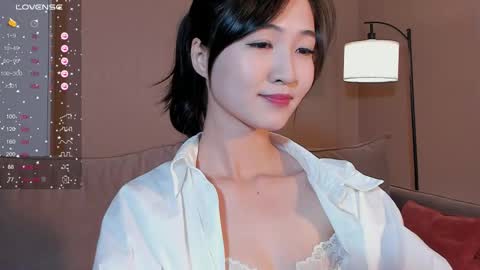 Snapshot of seulbi chatting on 10.01.25 Sana online show from 10.01.25