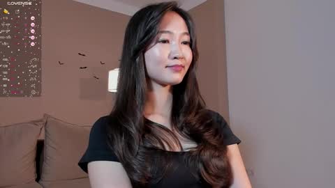 Snapshot of seulbi chatting on 11.04.25 Sana online show from 11.04.25