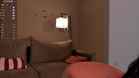 Snapshot of seulbi chatting on 11.08.25 Sana online show from 11.08.25