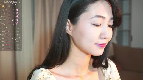 Snapshot of seulbi chatting on 11.23.25 Sana online show from 11.23.25