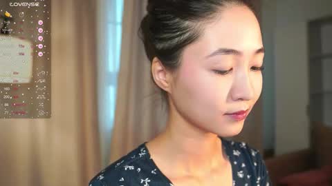 Snapshot of seulbi chatting on 11.26.25 Sana online show from 11.26.25