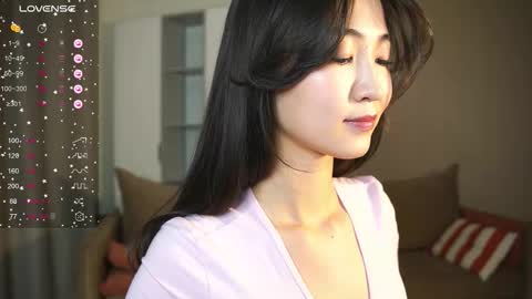 Snapshot of seulbi chatting on 11.28.25 Sana online show from 11.28.25