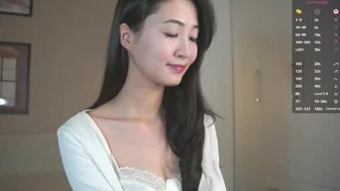 Snapshot of seulbi chatting on 12.20.25 Sana online show from 12.20.25