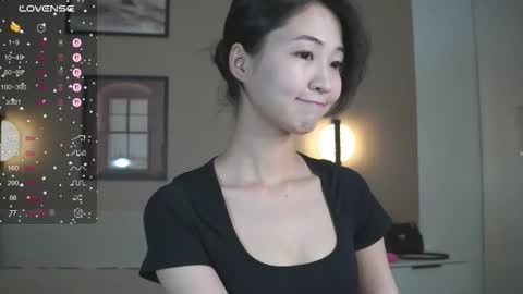 Snapshot of seulbi chatting on 12.21.25 Sana online show from 12.21.25