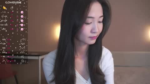 Snapshot of seulbi chatting on 01.19.26 Sana online show from 01.19.26