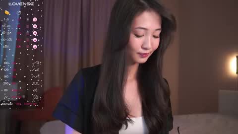 Snapshot of seulbi chatting on 03.06.26 Sana online show from 03.06.26