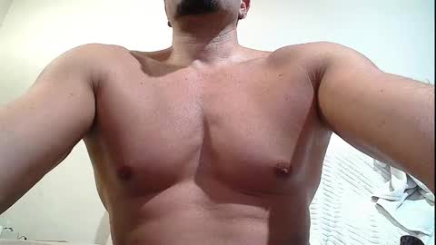 Snapshot of sex_machine_19 chatting on 10.10.25 SEX MACHINE 19 online show from 10.10.25