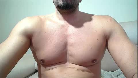 Snapshot of sex_machine_19 chatting on 10.28.25 SEX MACHINE 19 online show from 10.28.25