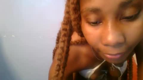 Snapshot of sexie_curvie chatting on 02.02.25 Maggie online show from 02.02.25