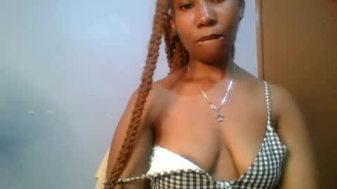 Snapshot of sexie_curvie chatting on 02.03.25 Maggie online show from 02.03.25