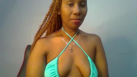 Snapshot of sexie_curvie chatting on 02.04.25 Maggie online show from 02.04.25