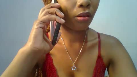 Snapshot of sexie_curvie chatting on 02.06.25 Maggie online show from 02.06.25