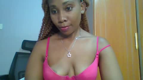 Snapshot of sexie_curvie chatting on 02.07.25 Maggie online show from 02.07.25