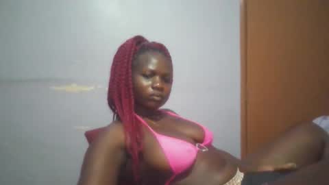 Snapshot of sexie_curvie chatting on 09.28.25 Maggie online show from 09.28.25