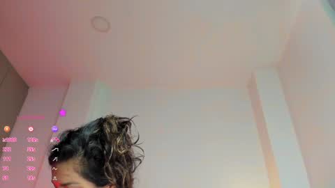 Snapshot of sexirose_19 chatting on 12.30.24 Rosa  online show from 12.30.24