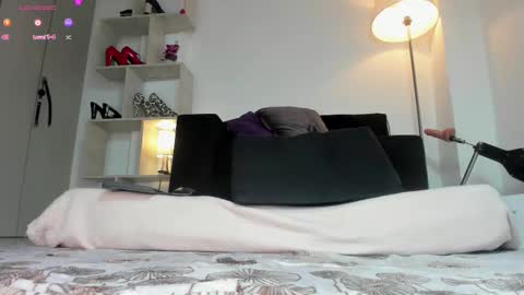 Snapshot of sexirose_19 chatting on 10.17.25 Rosa  online show from 10.17.25