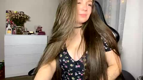 Snapshot of sexmoon11 chatting on 01.19.25 My name is Mia whats yours online show from 01.19.25