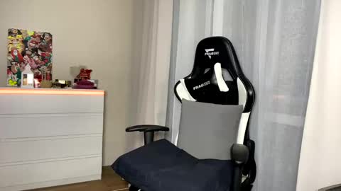 Snapshot of sexmoon11 chatting on 02.11.25 My name is Mia whats yours online show from 02.11.25