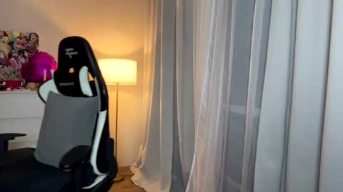 Snapshot of sexmoon11 chatting on 10.14.25 My name is Mia whats yours online show from 10.14.25