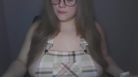 Snapshot of sexoutsouth1993 chatting on 10.26.25 sexoutsouth1993 online show from 10.26.25