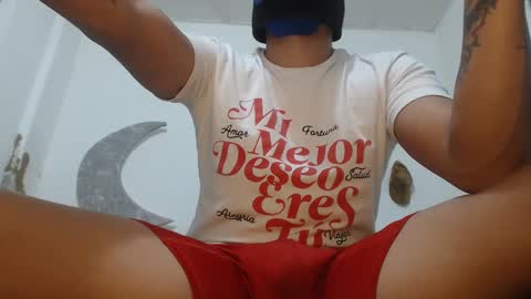 Snapshot of sextshotlati chatting on 02.21.25 thiago online show from 02.21.25