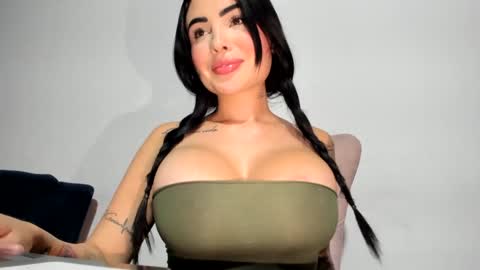 Snapshot of sexual_addiction chatting on 10.16.25 SARA    online show from 10.16.25