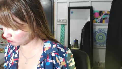 Snapshot of sexwwoman chatting on 09.24.25 CHIARA online show from 09.24.25