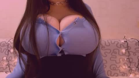 Snapshot of sexxgirlboy chatting on 12.22.25 Julia online show from 12.22.25